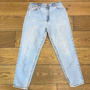 Vintage Levi’s 551 relaxed fit tapered leg 16 MED